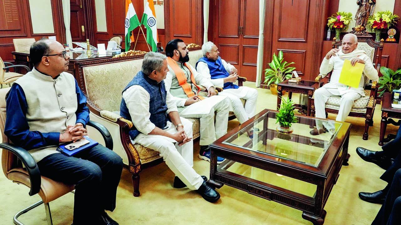 ગઈ કાલે નીતીશ કુમારે બિહારના ગવર્નરને મળીને રાજીનામું આપ્યું હતું.