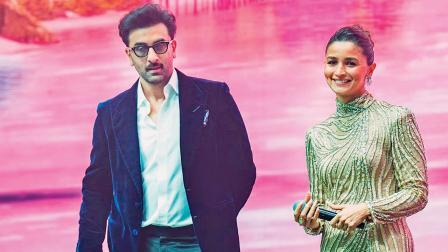 રણબીર કપૂર અને આલિયા ભટ્ટ દુબઈમાં એક ઈવેન્ટ દરમિયાન