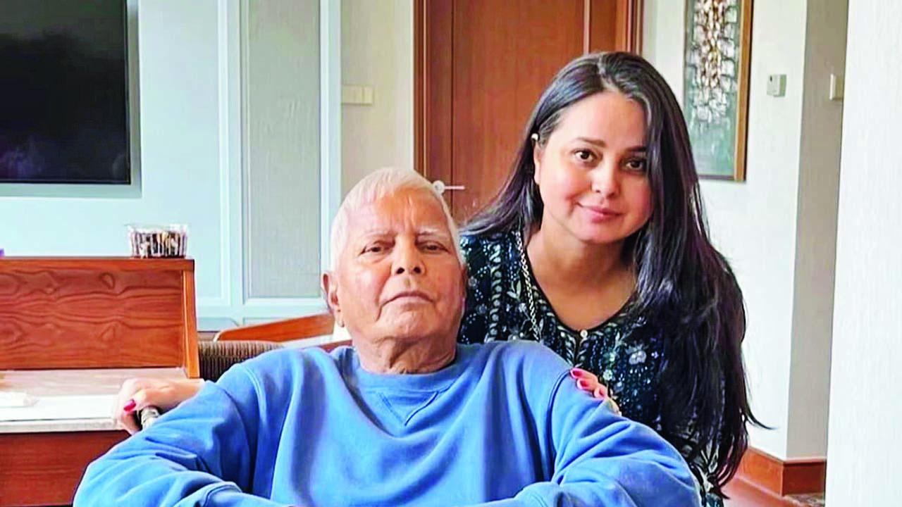 લાલુ પ્રસાદ યાદવ અને દીકરી રોહિણી આચાર્ય