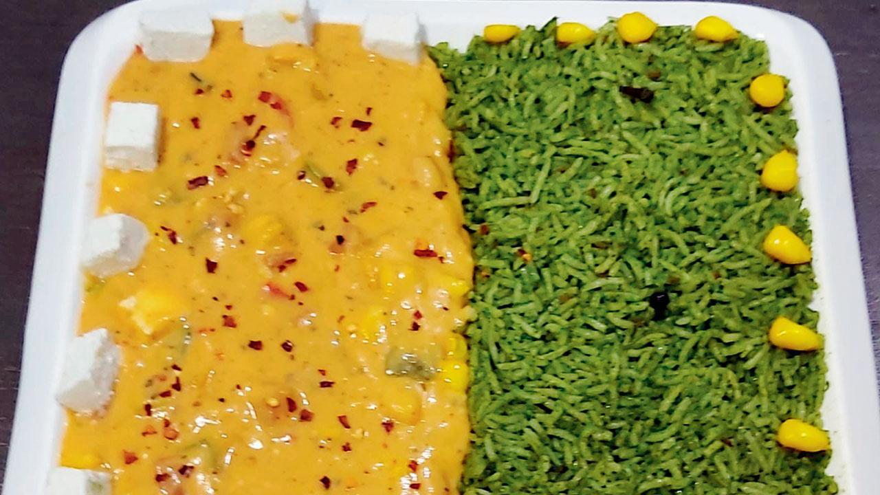 પાલક રાઇસ વિથ એક્ઝૉટિક્સ વેજિસ ઇન પૅપરિકા સૉસ