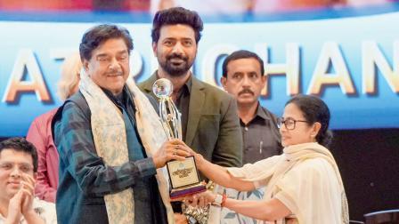 બંગ ભૂષણ અવૉર્ડ શત્રુઘ્ન સિંહાને એનાયત