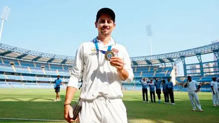 ૧૭૦ રન ફટકારનાર સિદ્ધેશ લાડ મૅચનો હીરો (તસવીર : અતુલ કાંબળે)