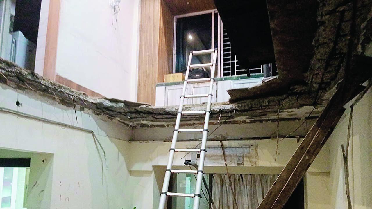 સ્લૅબ પડવાને લીધે છઠ્ઠા અને સાતમા માળના ફ્લૅટને ભારે નુકસાન થયું હતું.