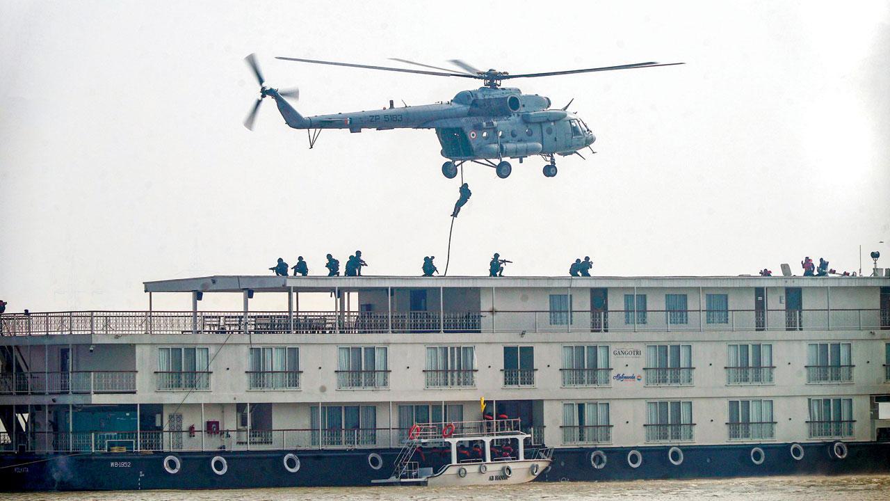 ગંગા નદીમાં ક્રૂઝ શિપ પર મૉક ડ્રિલ