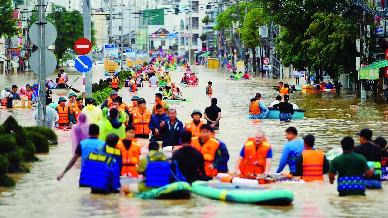 વિયેટનામમાં ભારે પૂરની પરિસ્થિતિ સર્જાઈ હતી