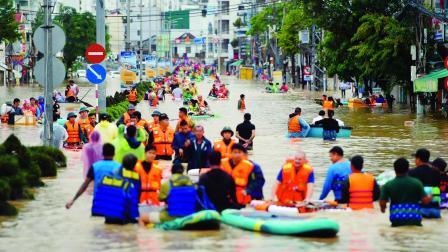 વિયેટનામમાં ભારે પૂરની પરિસ્થિતિ સર્જાઈ હતી