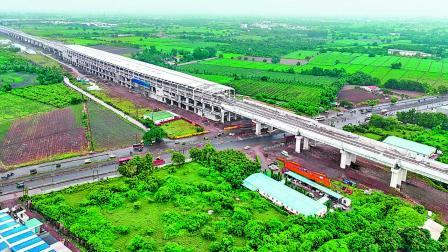 સુરત જિલ્લાના અંત્રોલીમાં બની રહેલું બુલેટ ટ્રેનનું સ્ટેશન.