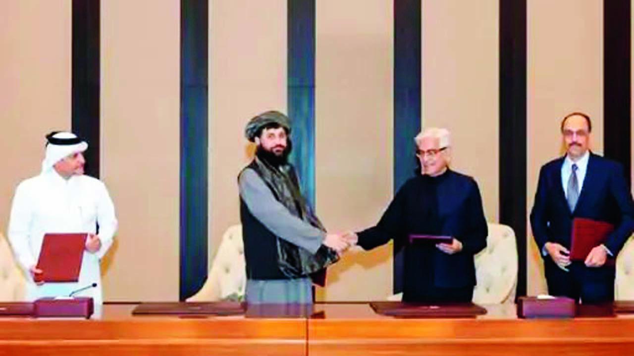 અફઘાનિસ્તાનના રક્ષાપ્રધાન મુલ્લા મોહમ્મદ યાકૂબ અને પાકિસ્તાનના રક્ષાપ્રધાન ખ્વાજા મોહમ્મદ આસિફ શનિવારે દોહામાં યુદ્ધવિરામ માટે સહમત થયા હતા.