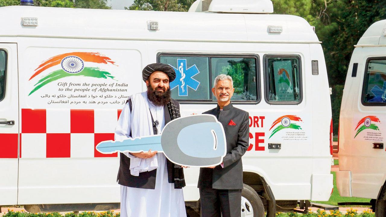 અફઘાનિસ્તાનના વિદેશપ્રધાન અમીર ખાન મુત્તાકી હાલમાં ભારત આવ્યા છે