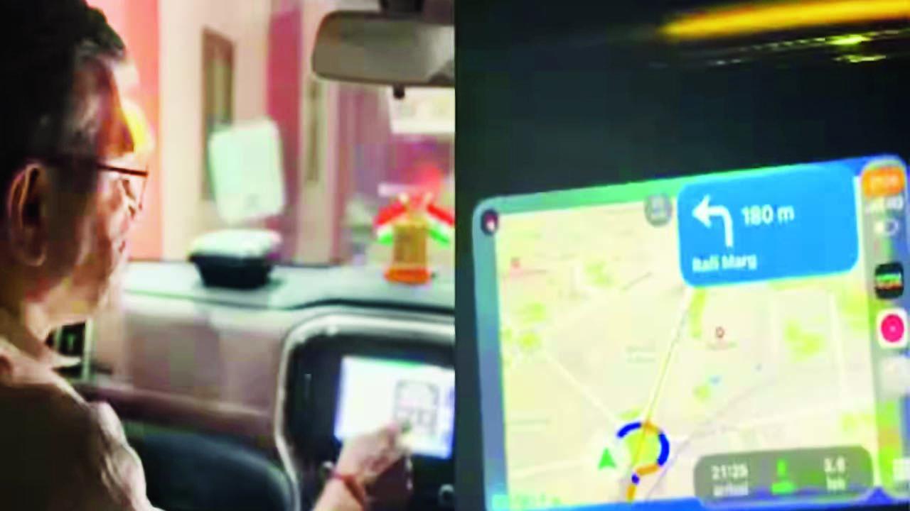 મૅપમાયઇન્ડિયા કંપનીની આ મૅપલ્સ ઍપ્લિકેશન્સ પણ ગૂગલ મૅપ્સની જેમ જ રિયલ-ટાઇમ ડેટા અપડેટ્સ પૂરા પાડે છે