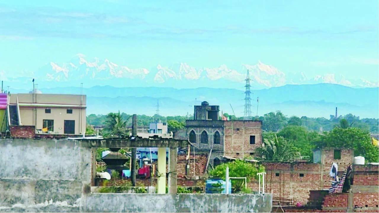 મધુબની જિલ્લાના જયનગરમાં આકાશ એટલું સાફ હતું કે હિમાલયન રેન્જનાં સાતેય શિખરો સ્પષ્ટ જોવા મળતાં હતાં