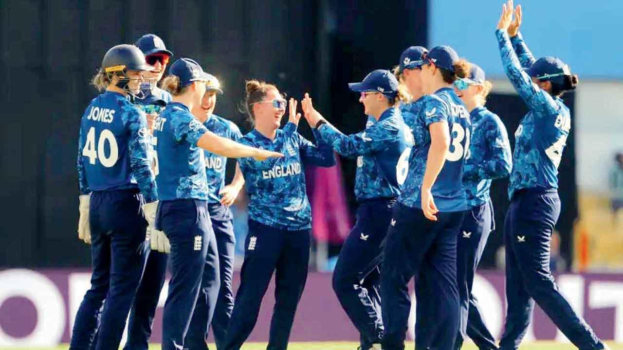 સાઉથ આફ્રિકાની મહિલાઓ ૬૯ રનમાં ઑલઆઉટ, ઇંગ્લૅન્ડે ૨૧૫ બૉલ પહેલા ટાર્ગેટ ચેઝ કર્યો