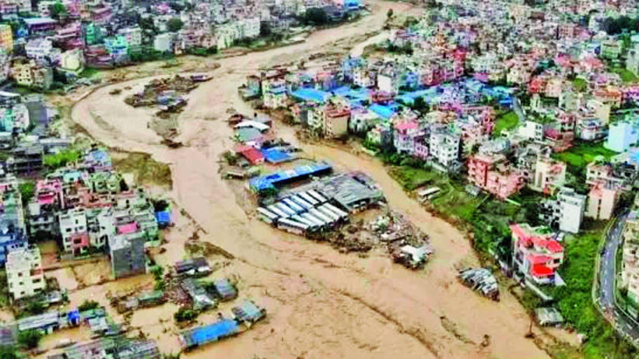 કાઠમંડુને જોડતો નૅશનલ હાઇવે જળભરાવને કારણે શનિવારે સંપૂર્ણપણે બંધ રહ્યો હતો