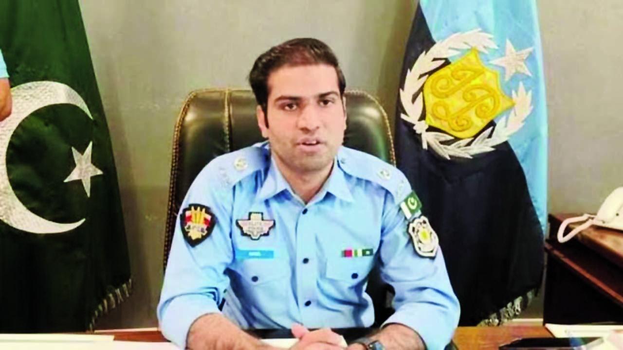 અદીલ અકબર