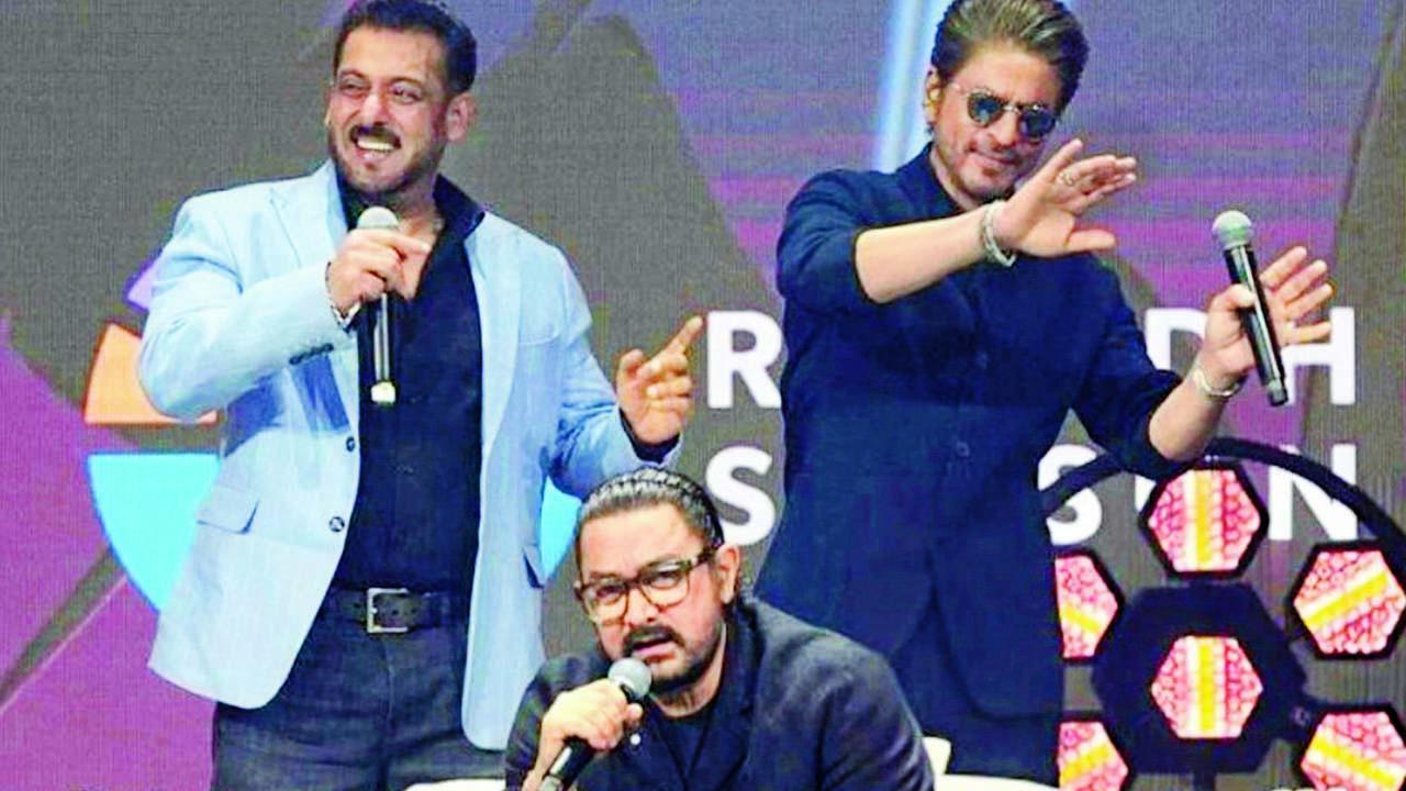 સાઉદી અરેબિયાના રિયાધમાં બૉલીવુડની ખાનત્રિપુટી ભેગી થઈ હતી