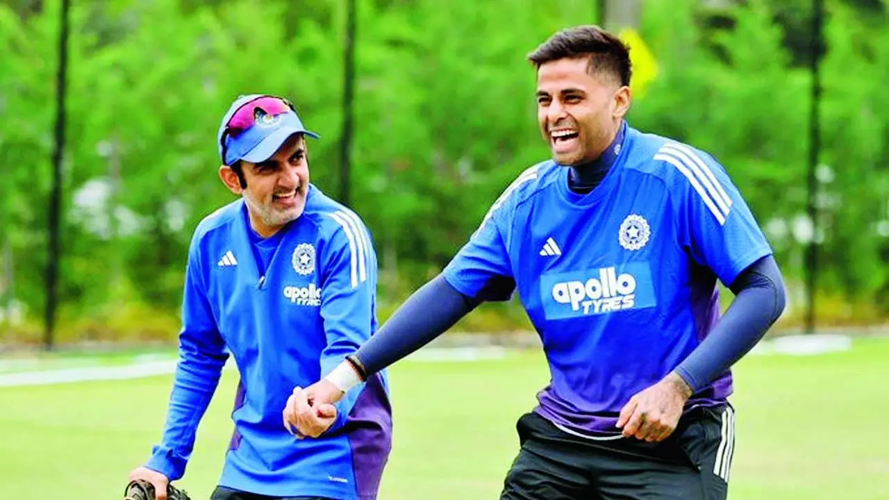 પ્રૅક્ટિસ દરમ્યાન ભારતનો હેડ કોચ ગૌતમ ગંભીર અને કૅપ્ટન સૂર્યકુમાર યાદવ ખૂબ જ ખુશખુશાલ જોવા મળ્યા હતા.