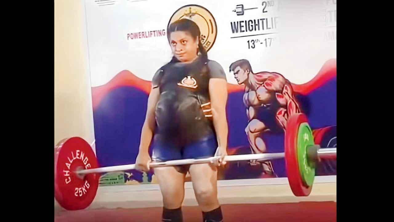 ૭ મહિનાની પ્રેગ્નન્ટ પોલીસ-કૉન્સ્ટેબલ ૧૪૫ કિલો વજન ઉઠાવીને જીતી મેડલ