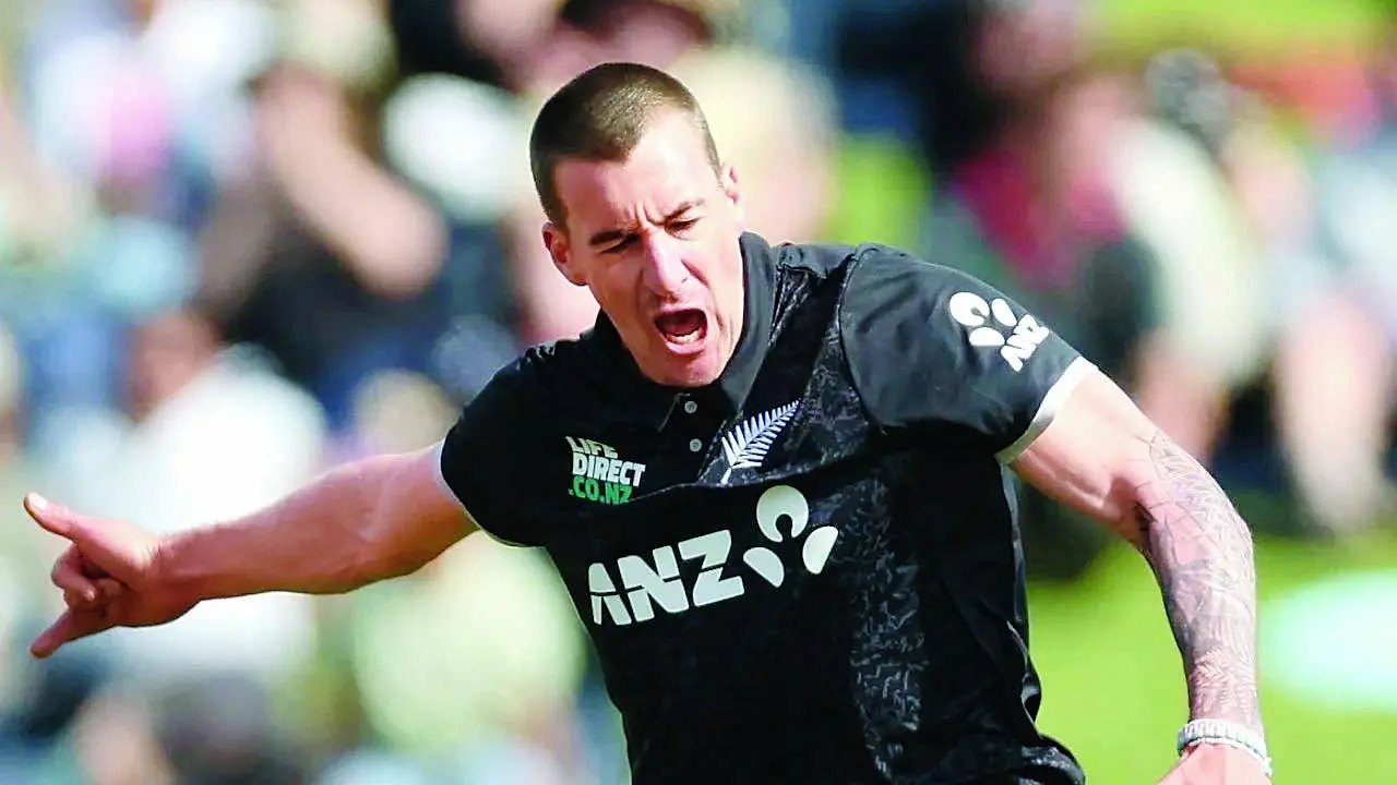 ન્યુ ઝીલૅન્ડનાે બ્લૅર ટિકનેર ૪ વિકેટ લઈને મૅચનો હીરો બન્યો હતો.