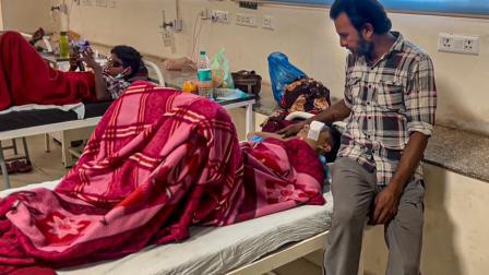 ભોપાલમાં દિવાળીના તહેવારની ઉજવણી દરમિયાન ફટાકડાની બંદૂકથી ઈજા થતાં લોકો સારવાર હેઠળ છે (તસવીર: PTI)