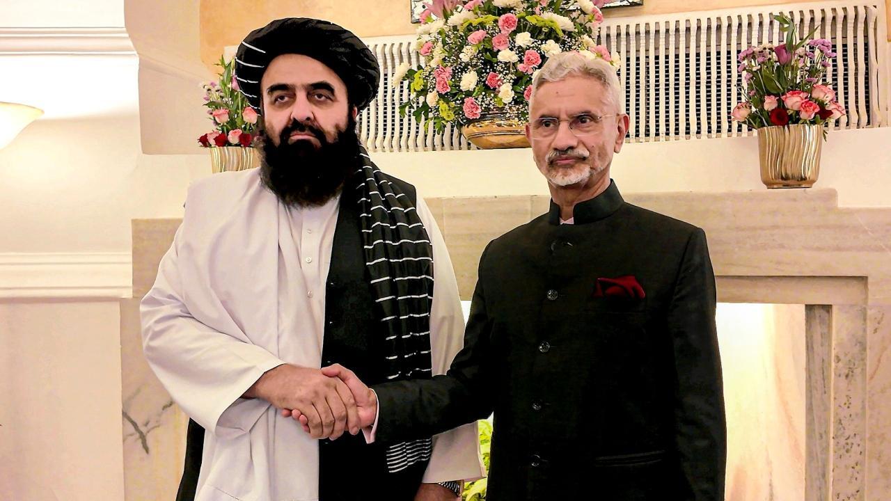 નવી દિલ્હીમાં અફઘાનિસ્તાન સમકક્ષ અમીર ખાન મુત્તાકી સાથેની મુલાકાત દરમિયાન કેન્દ્રીય વિદેશ મંત્રી એસ જયશંકર (તસવીર સૌજન્યઃ પીટીઆઈ)