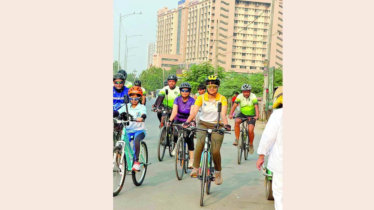  ૧૦ સાઇકલસવાર નીકળ્યા અનોખી યાત્રા પર