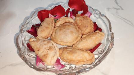 ગુલકંદ ઘૂઘરા