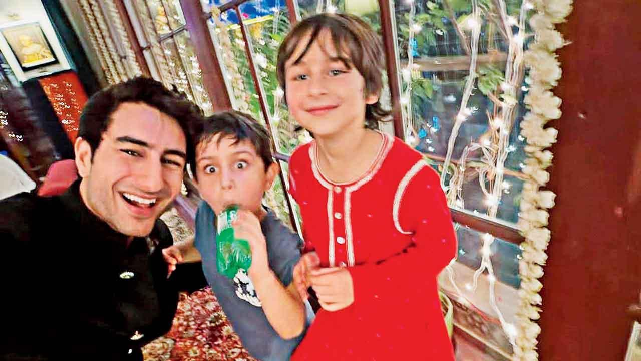 તીનોં ભાઈ, તીનોં તબાહી... હૅપી દિવાલી