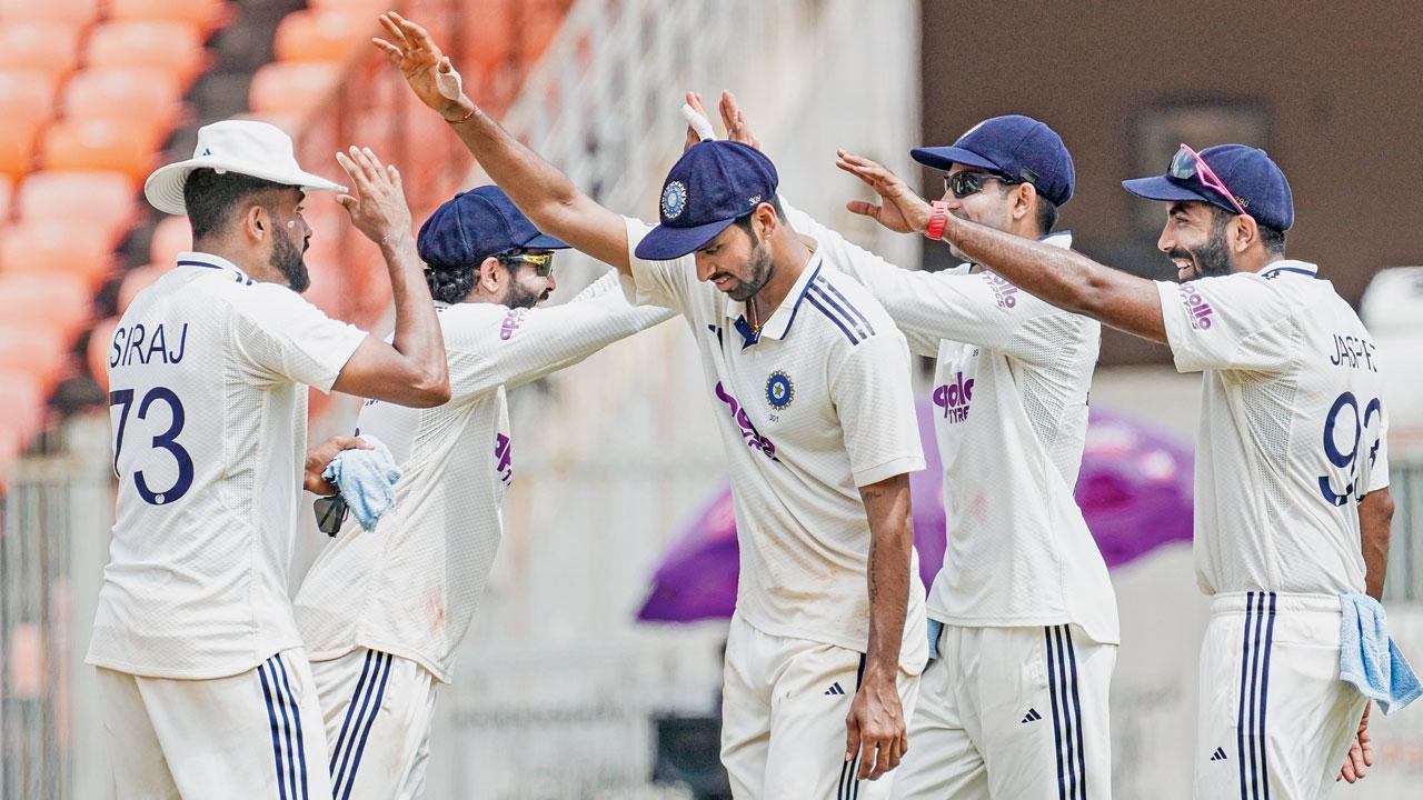 ભારત માટે મોહમ્મદ સિરાજે મૅચમાં સાત વિકેટ ઝડપી હતી