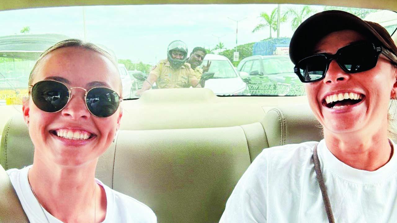 ઑસ્ટ્રેલિયાની મહિલા ક્રિકેટર ઍશ્લી ગાર્ડનર અને તેની પાર્ટનર મોનિકા રાઇટને મુંબઈમાં હોટેલથી કૅફે સુધી લઈ જવા માટે પોલીસ-સુરક્ષા મળી હતી