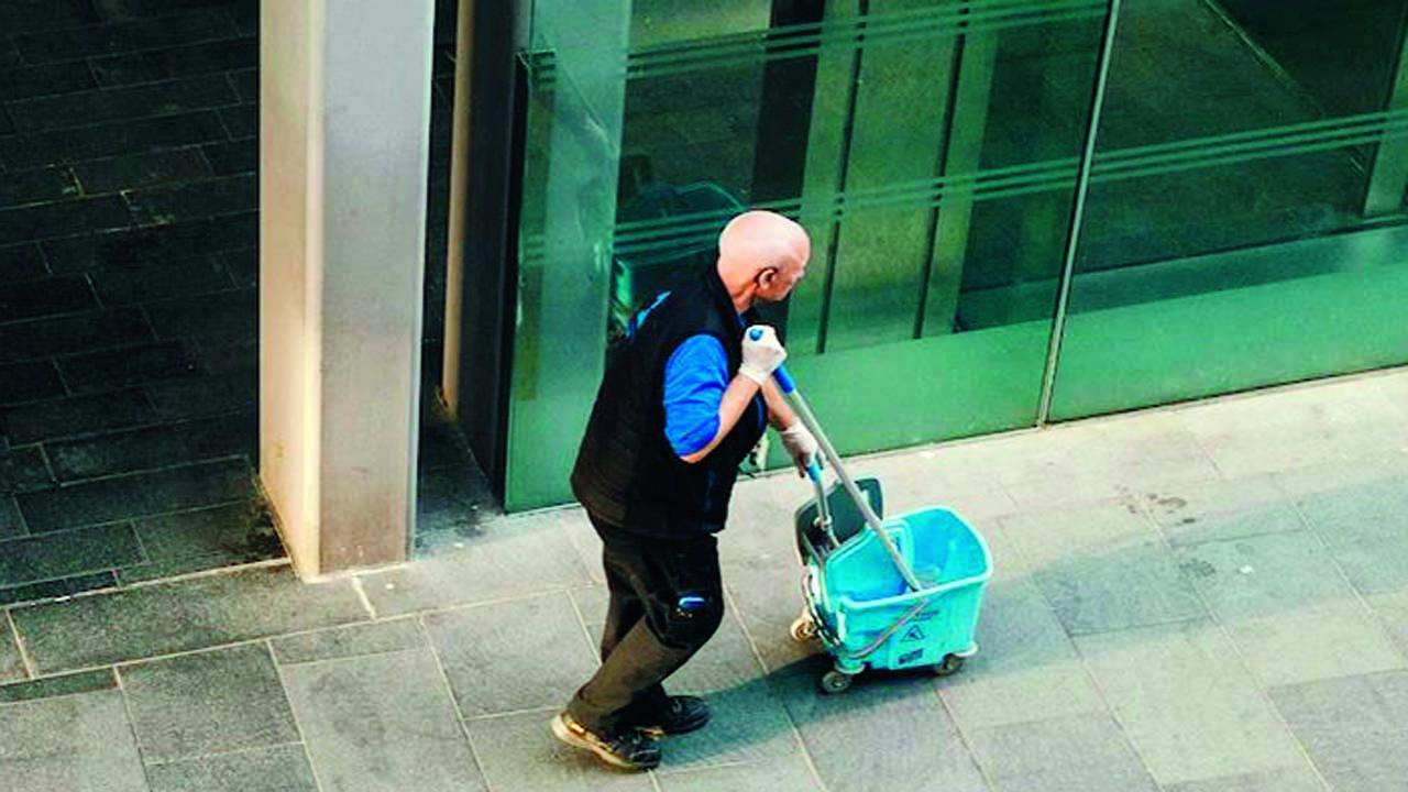 સેકન્ડરી સ્કૂલમાં ભણવાનું પૂરું થયું ત્યારથી તેઓ કામ કરવા લાગ્યા