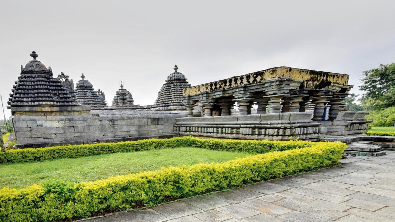 લક્ષ્મી અને કાલી મંદિર