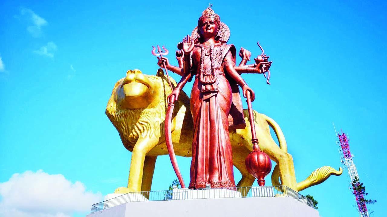 દુર્ગા માતાની વિશ્વની સૌથી ઊંચી મૂર્તિ મૉરિશ્યસમાં છે