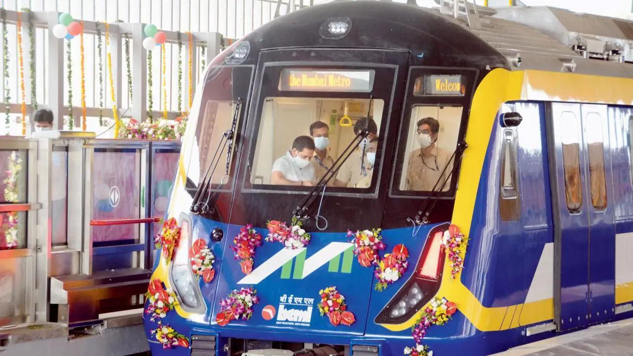 ગાડી જીવનની બે પાટા પર ચાલે છે