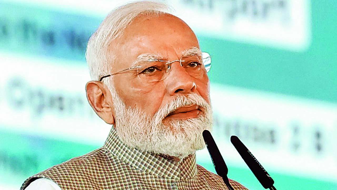 ગઈ કાલે નવી મુંબઈ ઍરપોર્ટના ઉદ્ઘાટન પ્રસંગે સંબોધન કરતા નરેન્દ્ર મોદી.