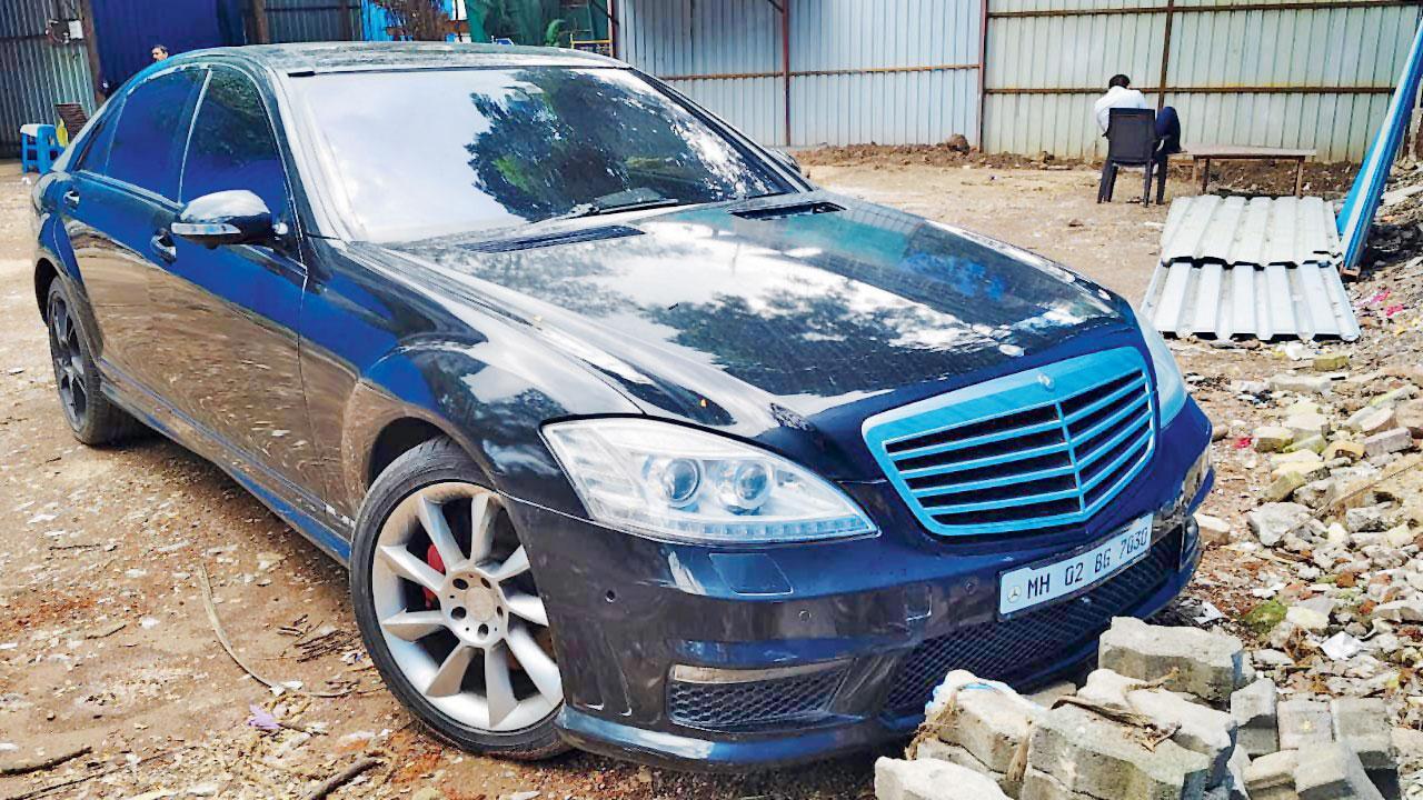 મુલુંડ પોલીસે જપ્ત કરેલી મર્સિડીઝ કાર