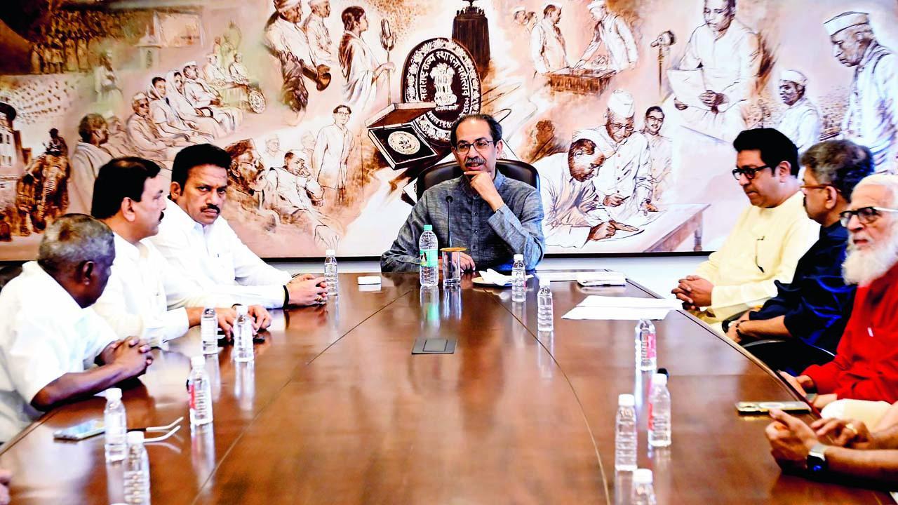 ગઈ કાલે મહા વિકાસ આઘાડીના પક્ષોની મીટિંગ યોજાઈ હતી, જેમાં રાજ ઠાકરે પણ ઉપસ્થિત હતા.