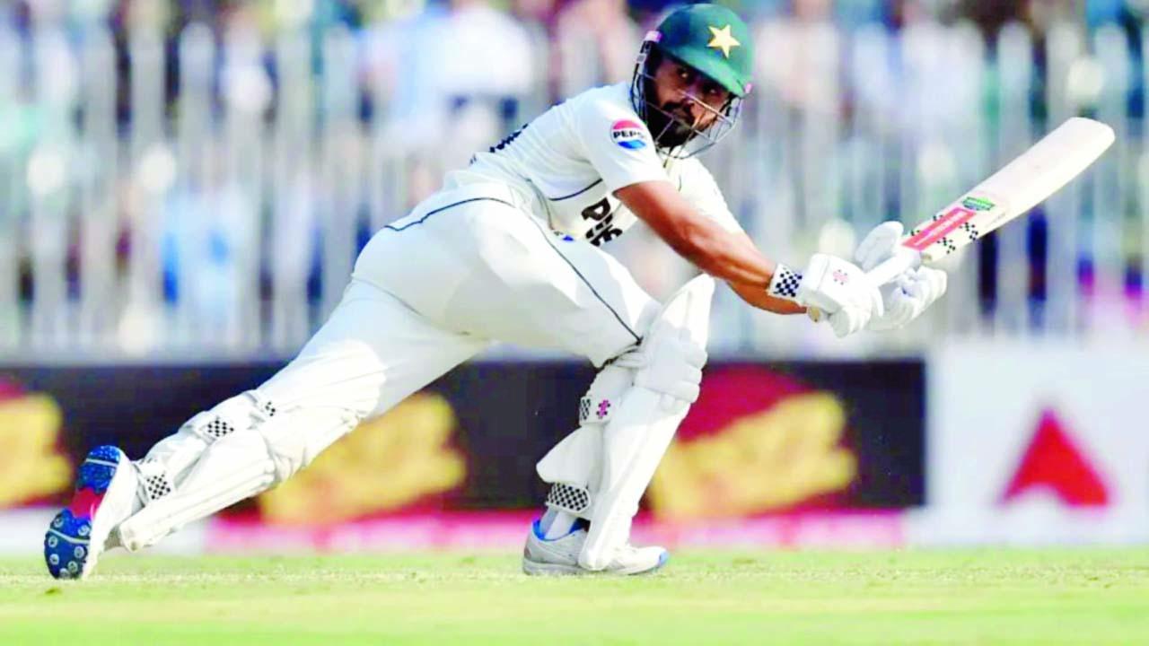 પાકિસ્તાની કૅપ્ટન શાન મસૂદે બે ફોર અને ત્રણ સિક્સરના આધારે ૧૭૬ બૉલમાં શાનદાર ૮૭ રન ફટકાર્યા.