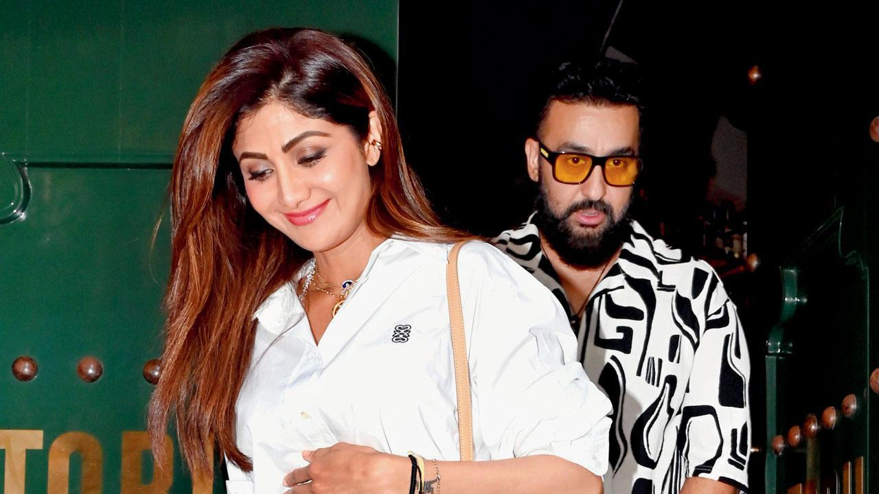 શિલ્પા શેટ્ટી પતિ રાજ કુન્દ્રા સાથે