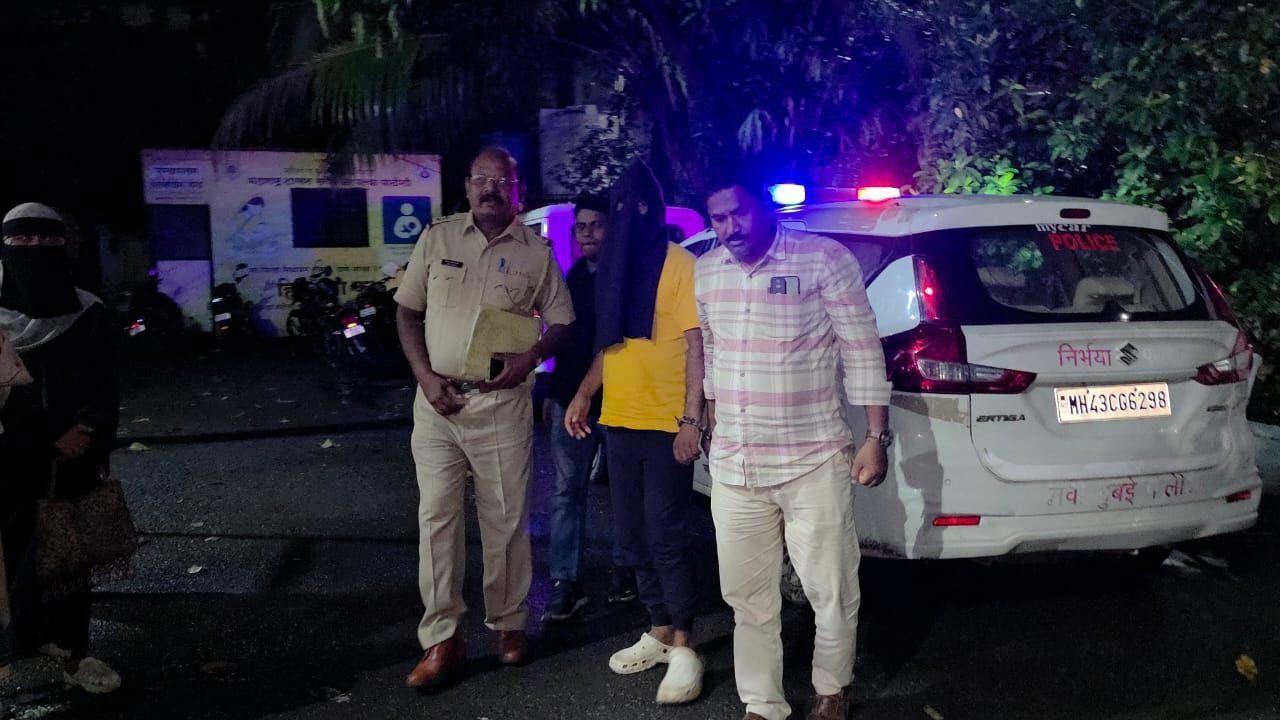 તપાસ દરમિયાન પોલીસે આરોપીના મોબાઇલ ફોનમાંથી 17 વીડિયો જપ્ત કર્યા.