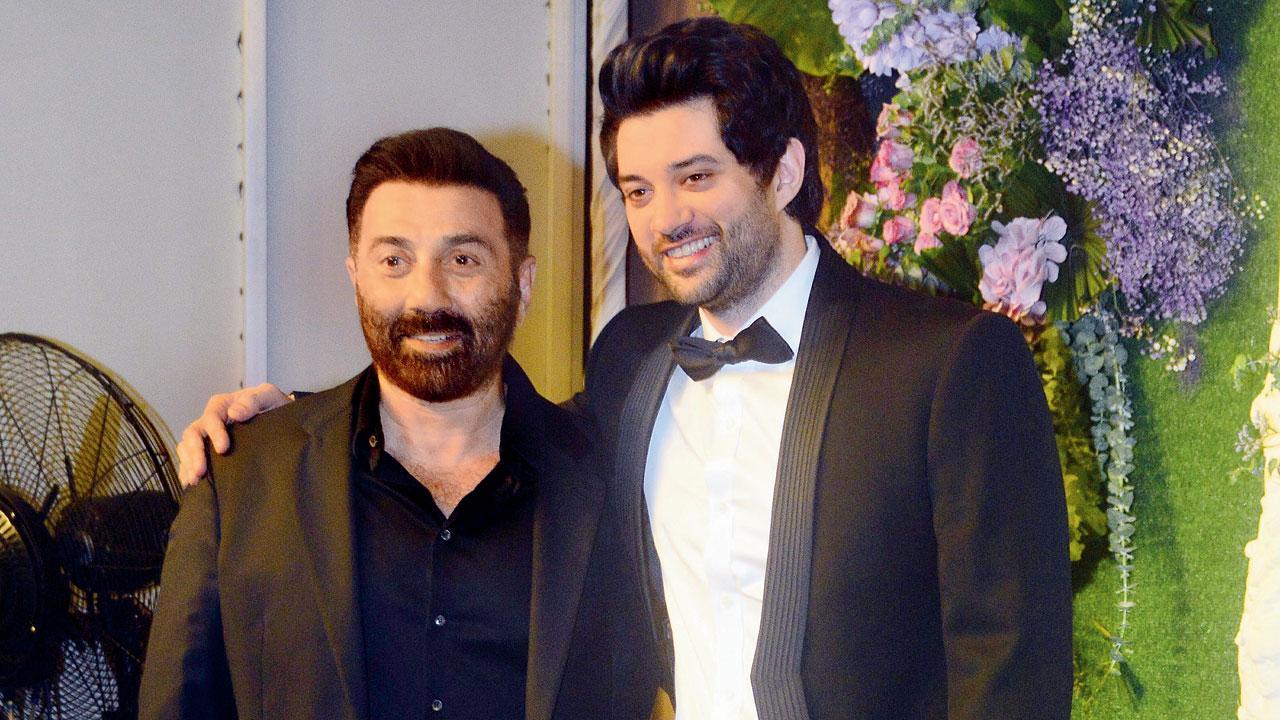 સની દેઓલ દીકરા કરણ દેઓલ સાથે