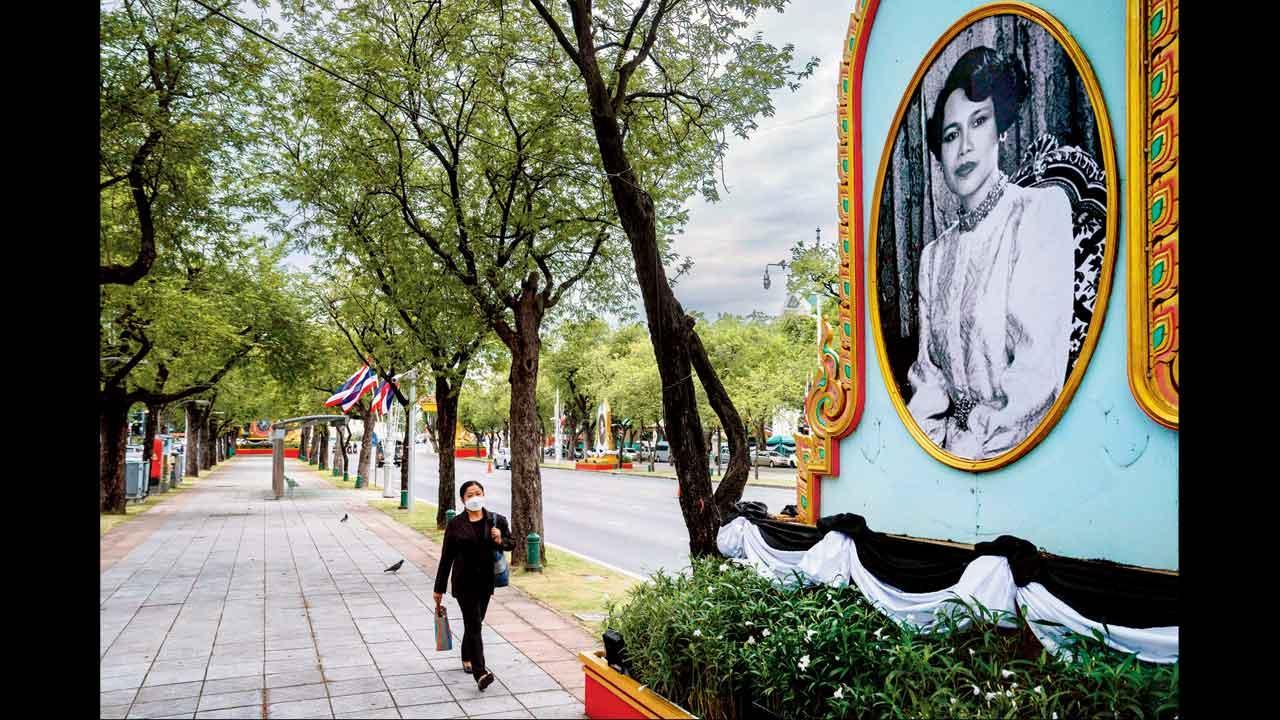 થાઇલૅન્ડનાં ભૂતપૂર્વ રાજકુમારી ગુજરી ગયાં એટલે દેશમાં કાળાં કપડાંની જબરી ડિમાન્ડ નીકળી છે