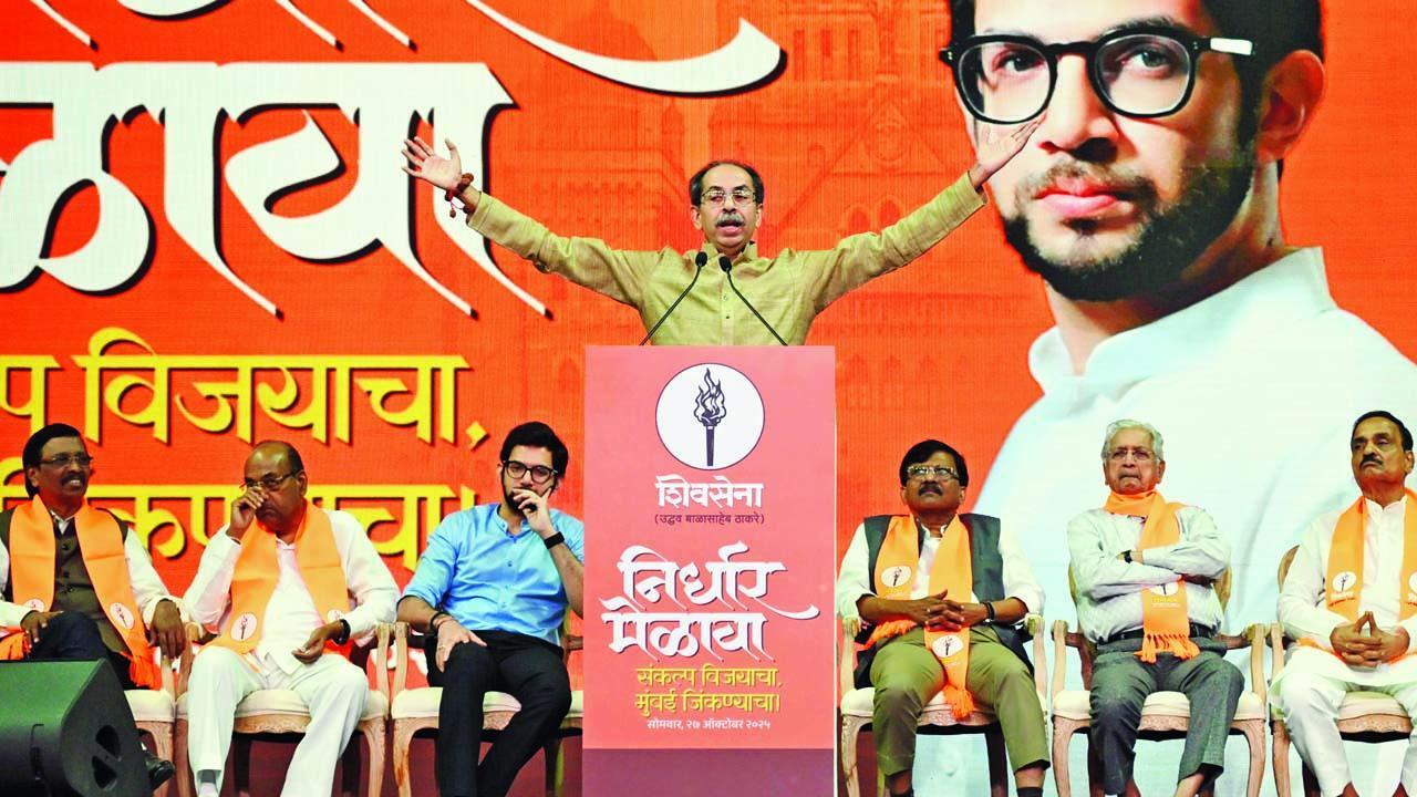 વરલીમાં યોજાયેલા નિર્ધાર મેળાવડામાં ઉદ્ધવ છાકરે. તસવીરો : સૈયદ સમીર અબેદી