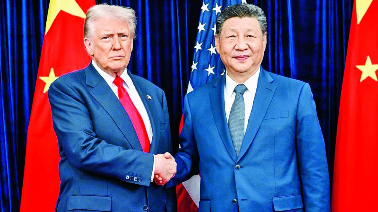 સાઉથ કોરિયાના બુસાન ઍરપોર્ટ પર ડોનલ્ડ ટ્રમ્પ અને શી જિનપિંગ વચ્ચે  ટ્રેડ-ડીલની ચર્ચા ૧૦૦ મિનિટ ચાલી હતી.