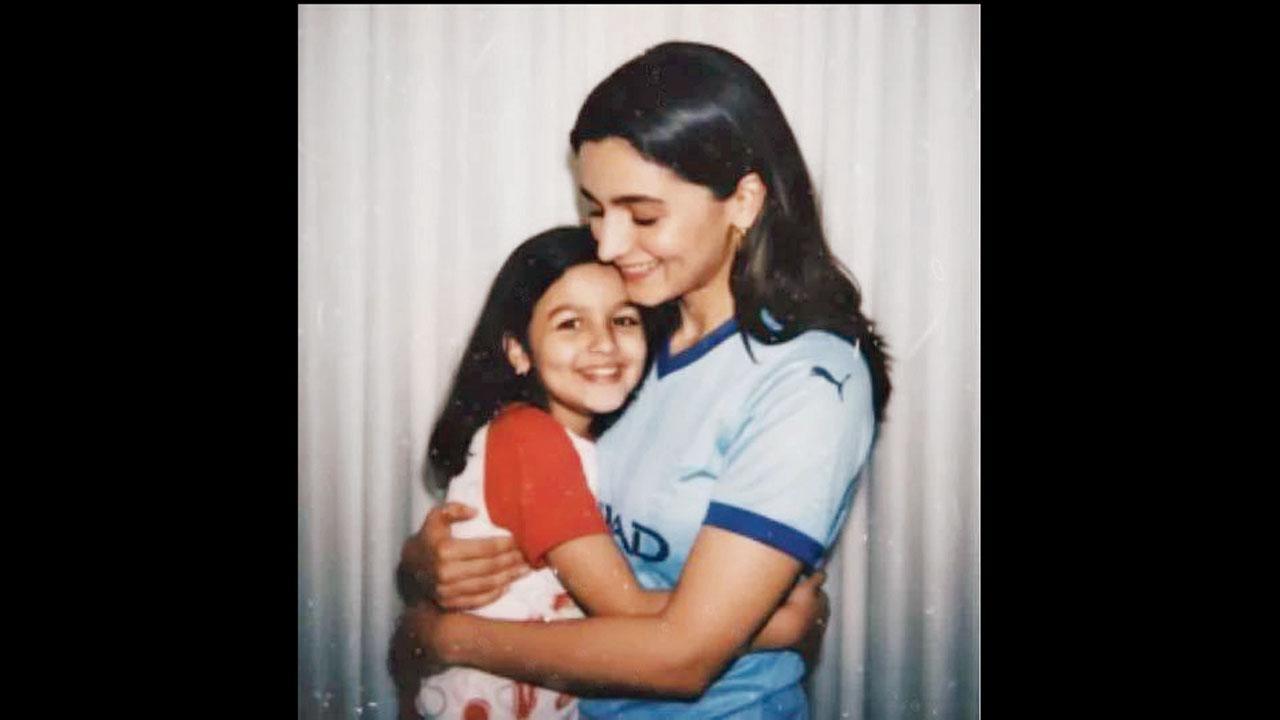 આલિયા ભટ્ટે ફૉલો કર્યો હગ માય યંગર સેલ્ફ ટ્રેન્ડ