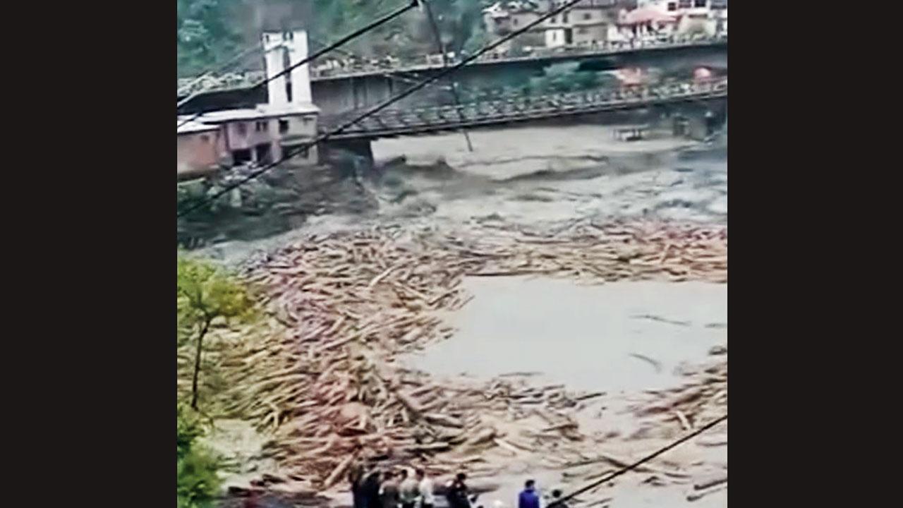 હિમાચલ પ્રદેશના ચંબાના પૂરનો વિડિયો વાઇરલ થયો હતો