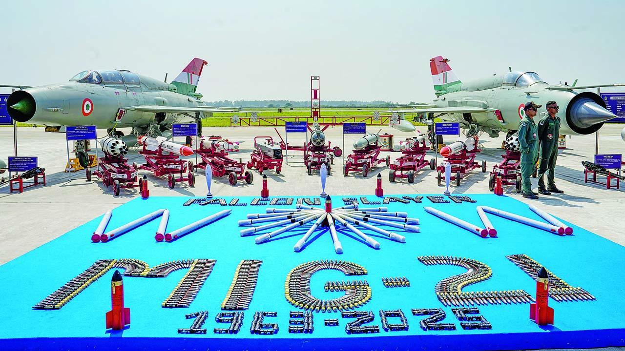 આ જેટને વૉટરકૅનન દ્વારા જળસલામી પણ આપવામાં આવી હતી.