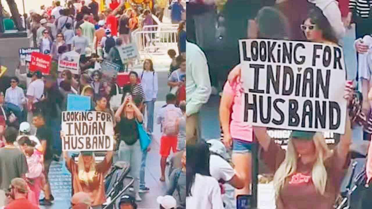 એક વિદેશી ગોરી બજારમાં પોસ્ટર લઈને નીકળી, ‘ભારતીય પતિ જોઈએ છે’