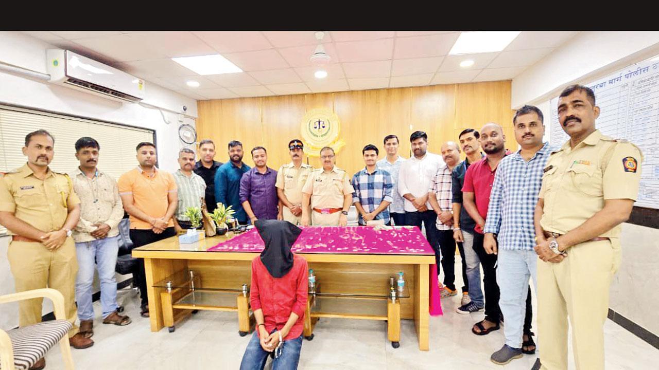 કામોઠેની જ્વેલરી શૉપમાં ધાડ પાડીને નાસેલો ચોર બોરીવલી સ્ટેશન પાસેથી ઝડપાયો