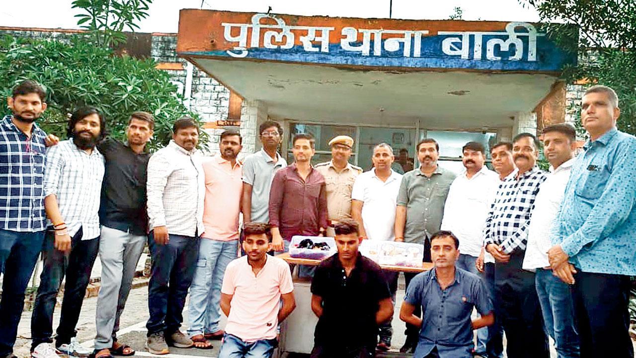 રાજસ્થાનથી ધરપકડ કરવામાં આવેલા જિતુ ચૌધરી અને તેના સાથીદારો