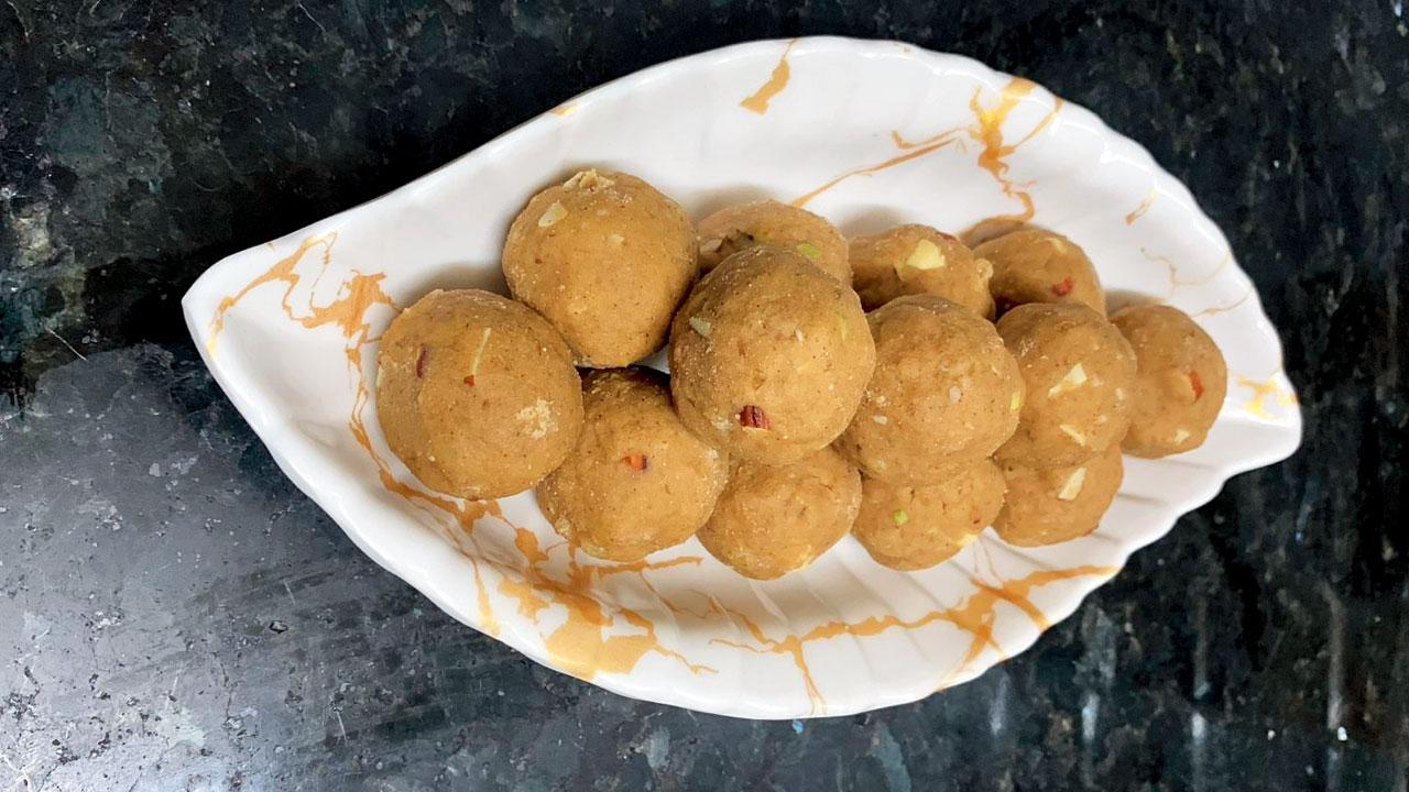 શિંગોડા, અડદ, ઘઉંના લાડુ